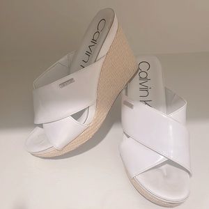 Calvin’s Klein size 8 white wedges